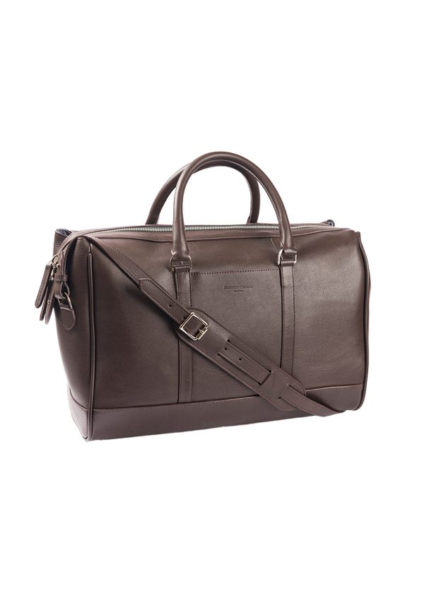 Men's brown leather overnight or weekend holdall perfect for a country break.