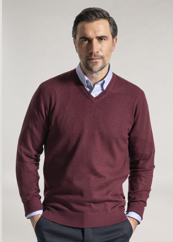 Roderick Charles merino v neck sweater in damson red